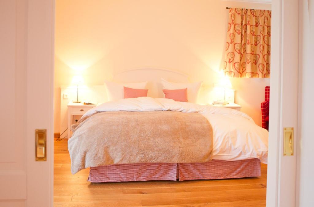 Landhaus Marinella Hotel Garni Bad Wiessee Bilik gambar